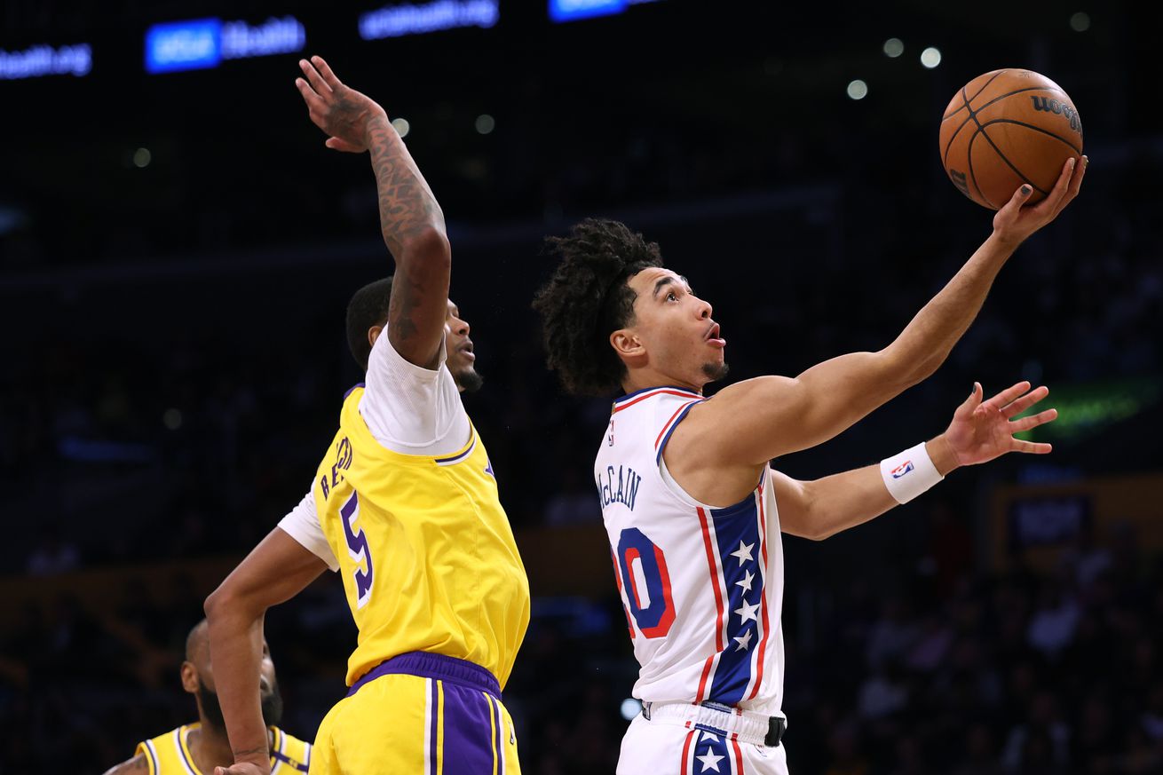 Philadelphia 76ers v Los Angeles Lakers